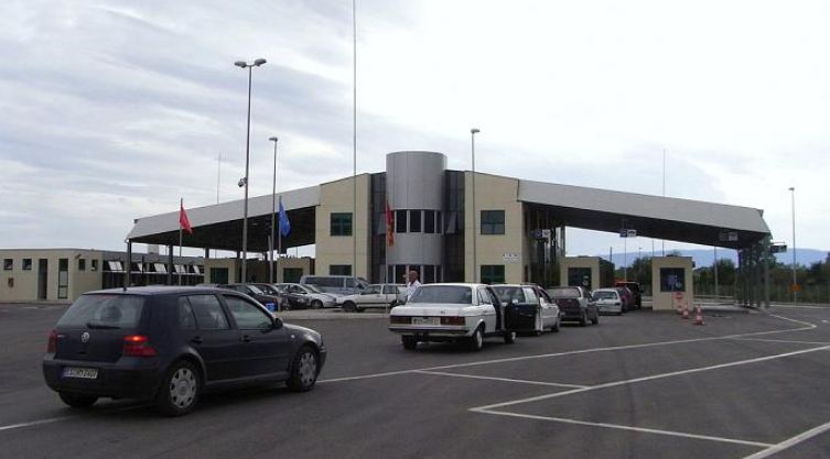 Vodhi me dhunë dokumente dhe 850 euro, arrestohet 40-vjeçari nga Durrësi