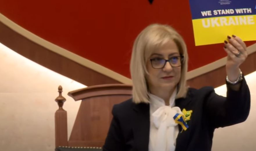 Parlamenti shqiptar miraton rezolutën që dënon agresionin rus