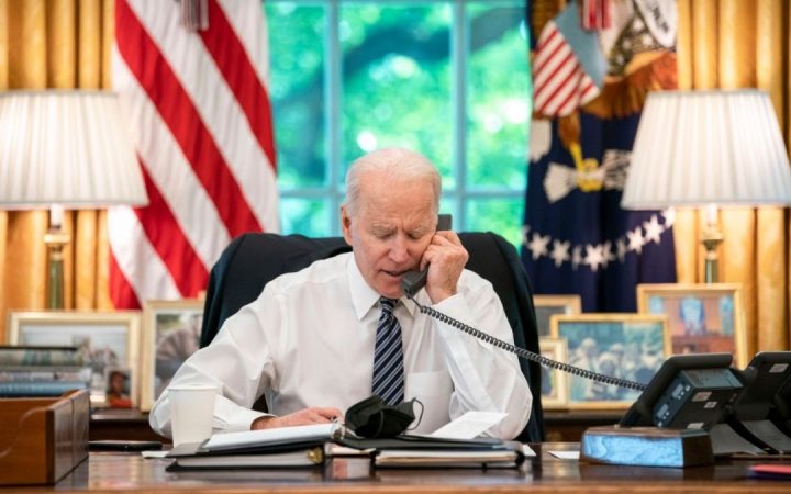 Biden bisedë telefonike me Zelenskyn, ja çfarë pritet të diskutohet