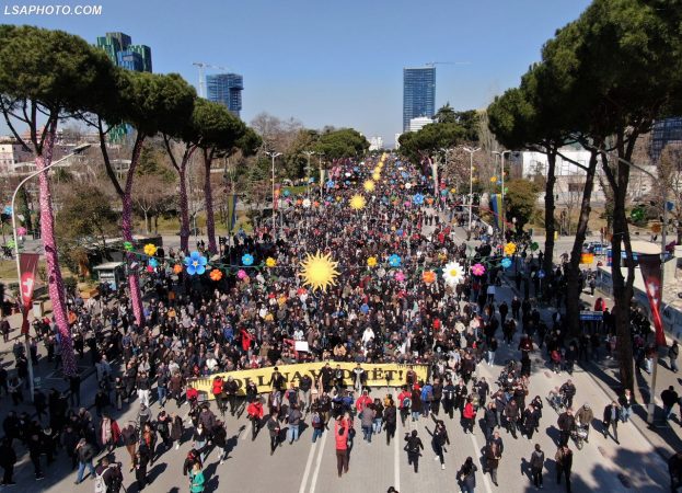 Dita e pestë e protestës kundër rritjes së çmimeve, qytetarët mblidhen sot para Kryeministrisë