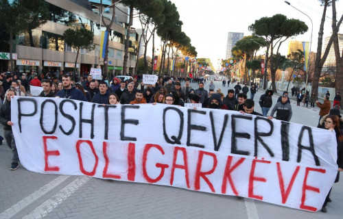 Protesta nis në Gjykatë, qytetarët kërkojnë lirimin e të arrestuarve