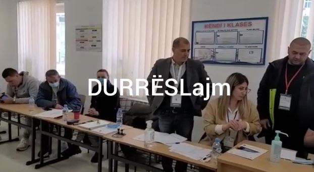 Defekt në QV në Durrës ku do votonte  kryebashkiakja Sako, pezullohet votimi për momentin (VIDEO)