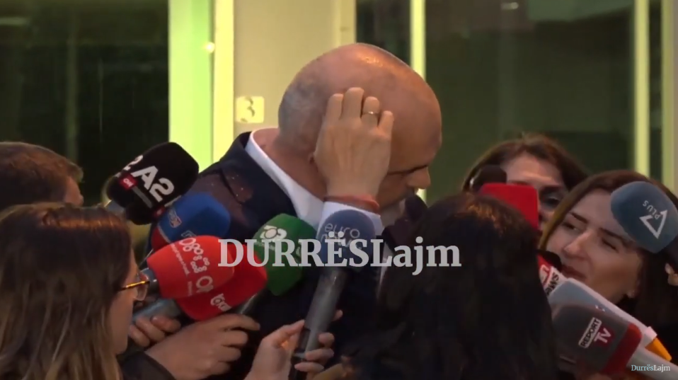 Rama nervozohet me gazetarët: Ti hyn në riedukim! Po ti tjetri pse ndërhyn nga prapa (VIDEO)