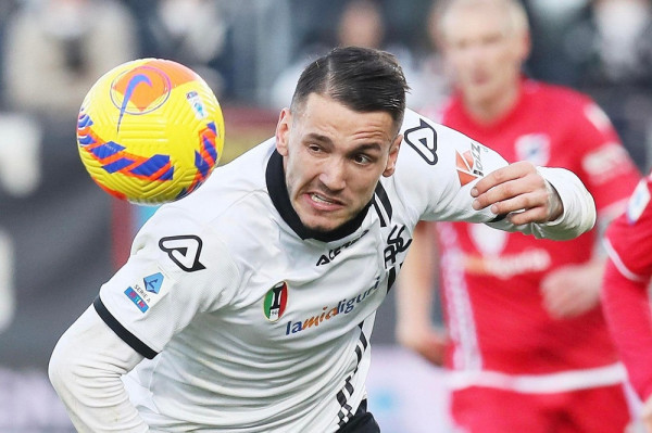 Rrëfimi i Manajt, nga udhëtimi me gomone drejt Italisë, debutimi me Interin dhe stërvitja me Messin