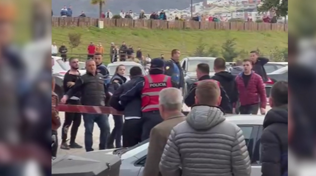 Sherr masiv te Liqeni Artificial, dy grupe me më shumë se 8 veta u konfliktuan për gërvishtjen e makinave