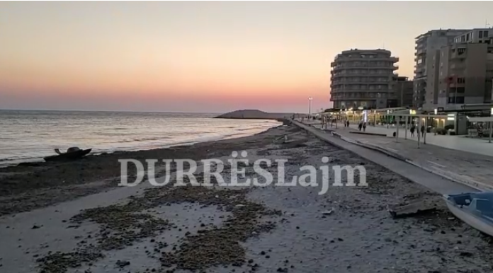 Vazhdon prej 4 ditësh zbatica e theksuar në bregdetin e Durrësit (VIDEO)
