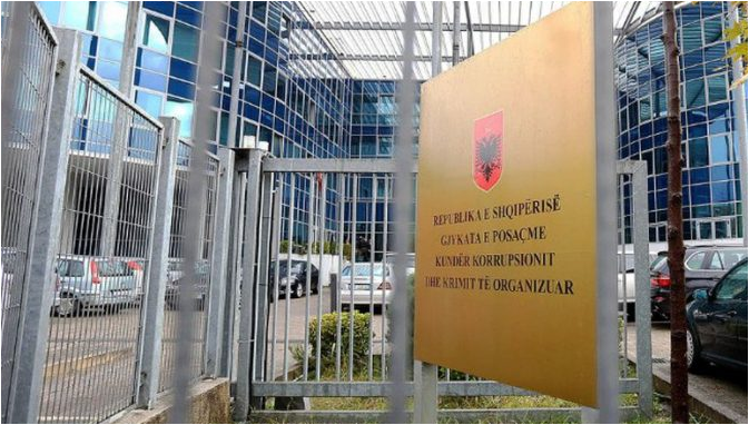 SPAK operacion antidrogë në Fier, kontrolle për laborator kokaine, disa të arrestuar