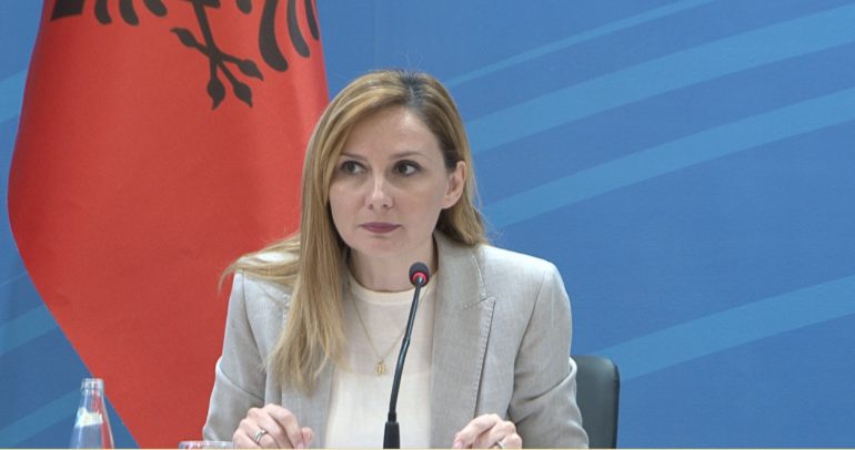 Deklaratat e Ramës për pagesat e inceneratorëve, Tabaku: Ose është i korruptuar ose i paaftë