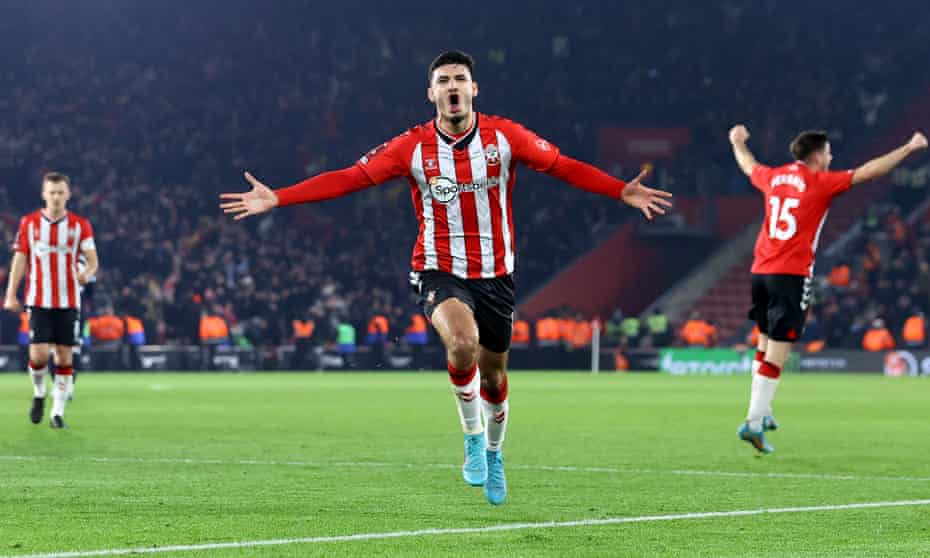 Tërhoqi zvarrë 4 mbrojtësat e Uest Hemit, Broja tërbon komentatorin arab! E “pagëzon” me emrin… Armando Maradona