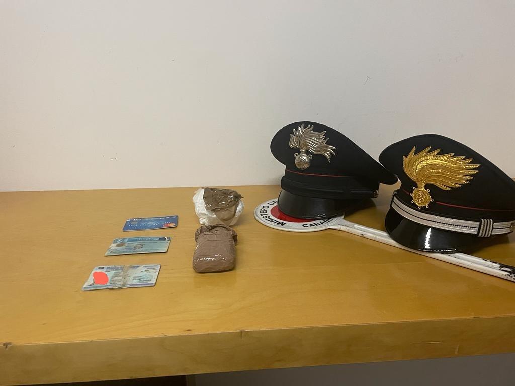 Lëvizte me identitet të rremë në Itali, arrestohet shqiptari 38-vjeçar me dy pako kokainë