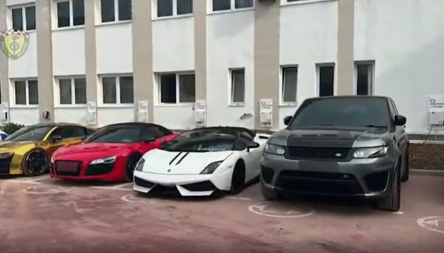 Bllokohen 16 makina luksoze, shumica me targa të huaja (VIDEO)