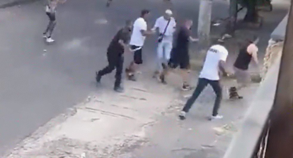 Tragjedi në futboll/ Sherr mes tifozëve, 25-vjeçari humb jetën pas një sulmi me armë