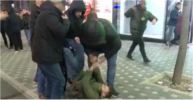 Policët civilë tërheqin zvarrë protestuesin, LSI: Sjellje jo ligjore! Të shkarkohen Bledi Çuçi dhe Gledis Nano