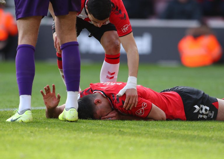 U gjakos në fytyrë, Broja alarmon Shqipërinë