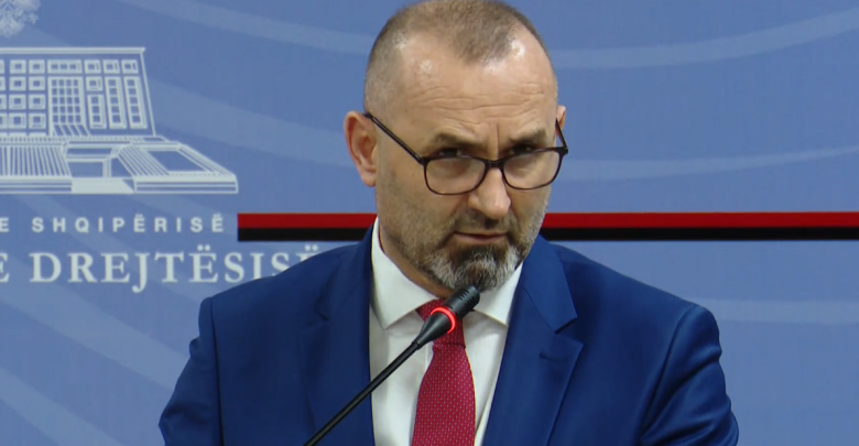 Manja paralajmëron punonjësit e administratës shtetërore: Kemi në proces një super-hetim për abuzimet me pronën