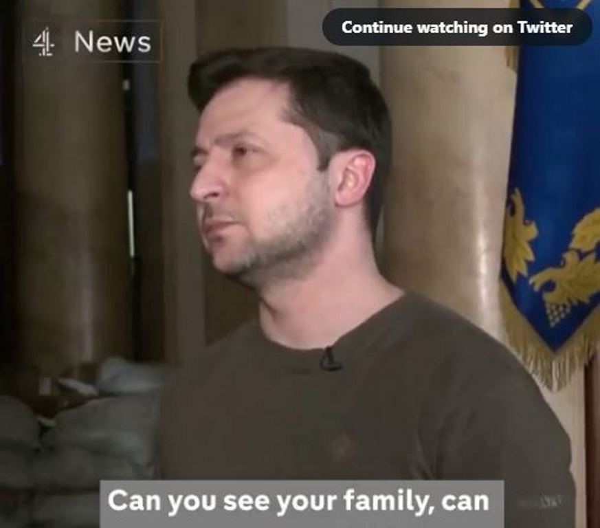 “Kam ditë pa i parë!”/ Presidenti ukrainas Volodymyr Zelenskyy mbush sytë me lot kur e pyesin për familjen (VIDEO)