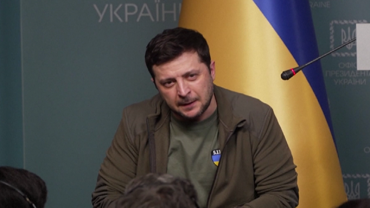 Zelensky u drejtohet me “fjalë zemre” nënave ruse: Mos i dërgoni fëmijët në luftë!