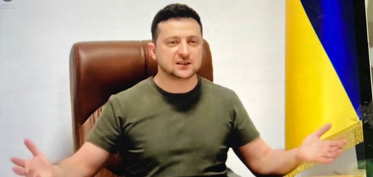 Zelensky telefon me Biden, SHBA përgatit avionët ushtarakë!