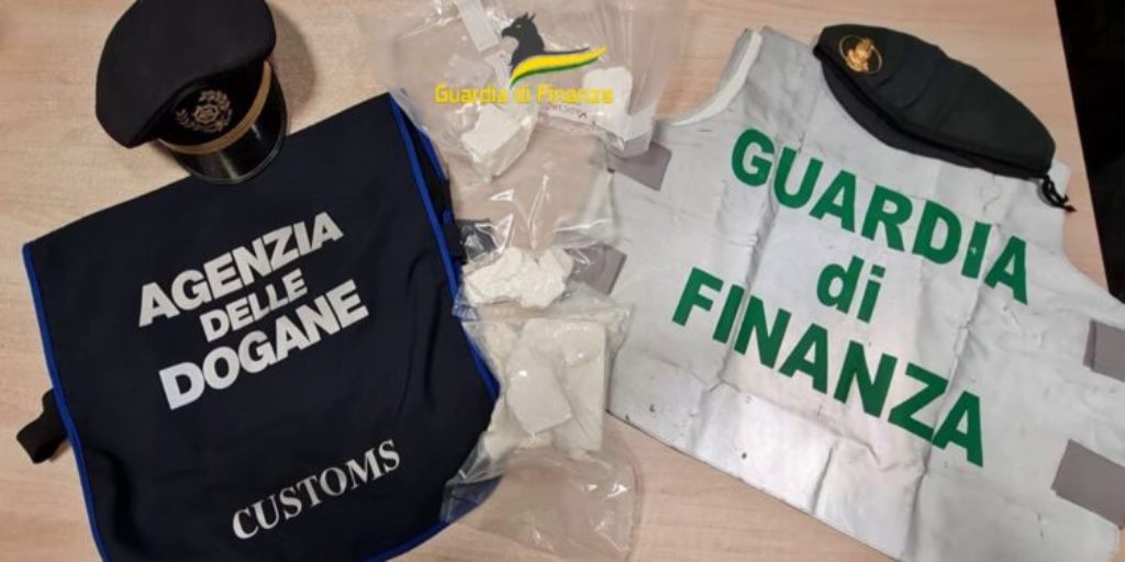 Kokainë në pjesën e poshtme të makinës, arrestohet në doganë shqiptari që vinte nga Zvicra