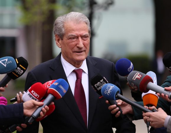 Rama tha se do ndërpresë çdo marrëdhënie me PD, Berisha: Ai është i tmerruar nga unë, më bën nder!