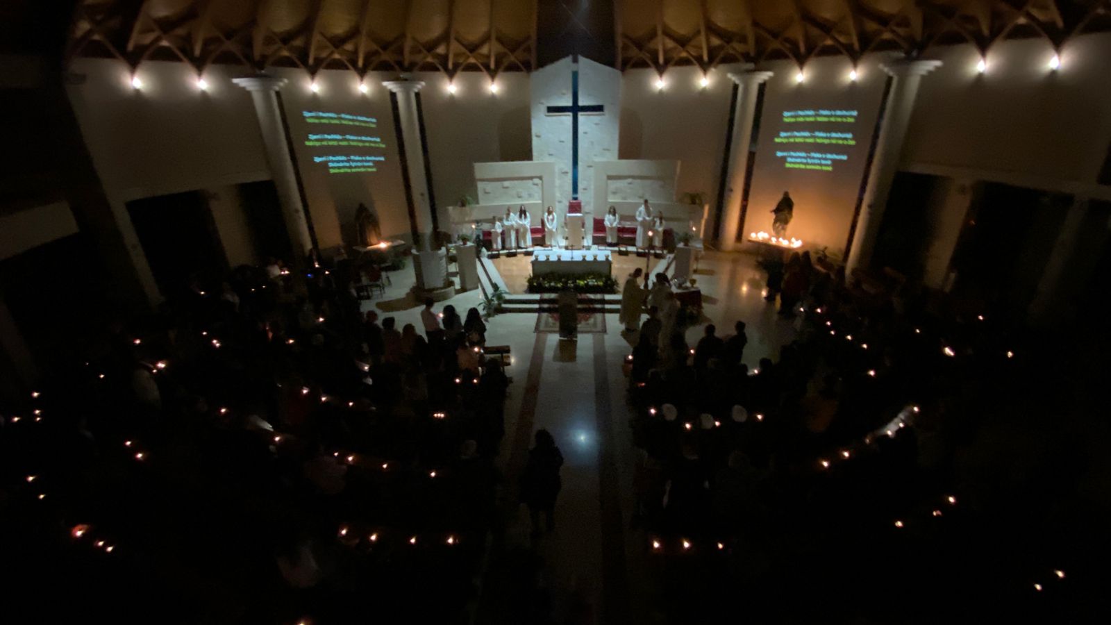 Besimtarët katolikë në Durrës kremtojnë Pashkët, mbahet Mesha e Shenjtë në kishën e Shën Domenikut (VIDEO)