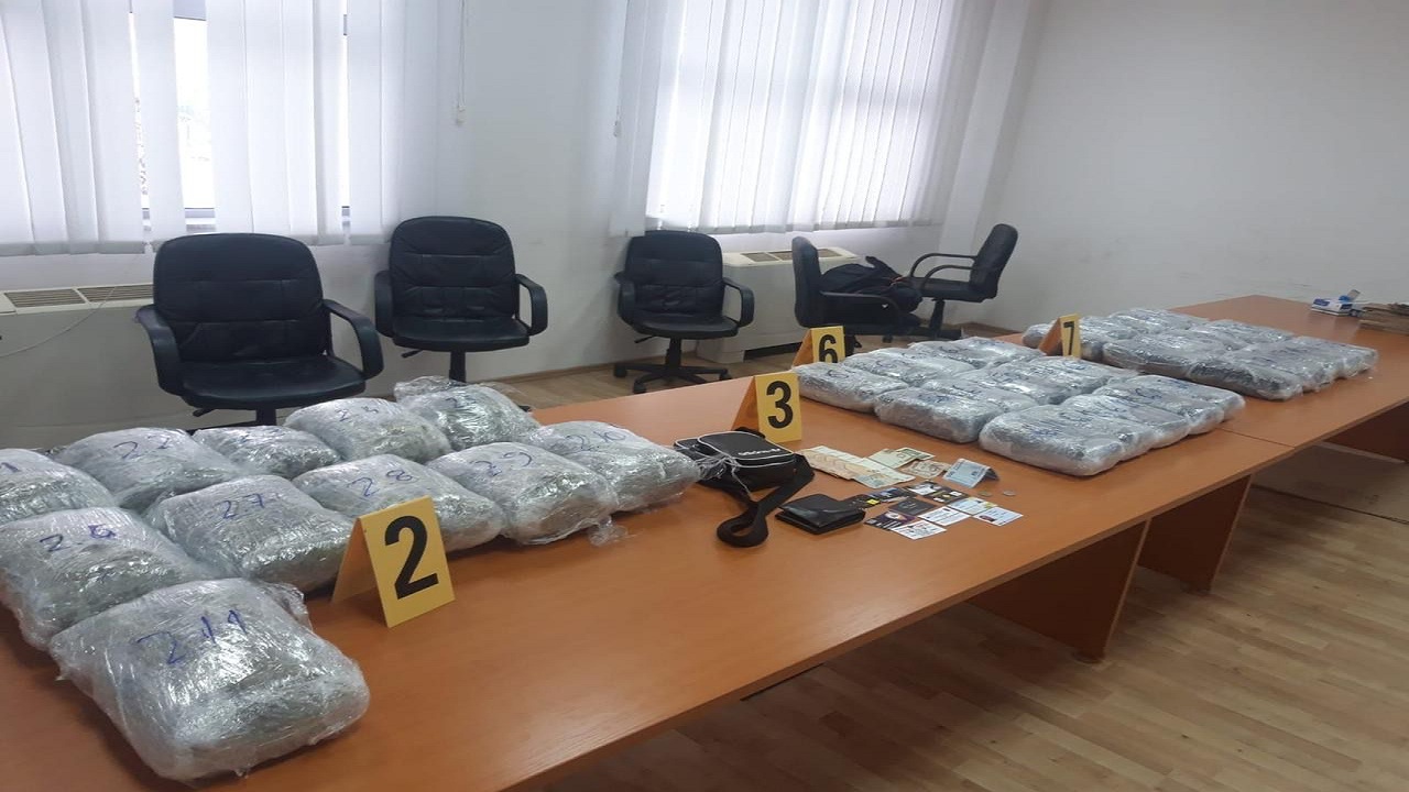 Operacion në Mitrovicë/ Sekuestrohen 56.8 kg marijuanë, 6 të arrestuar mes tyre 3 nga Shqipëria