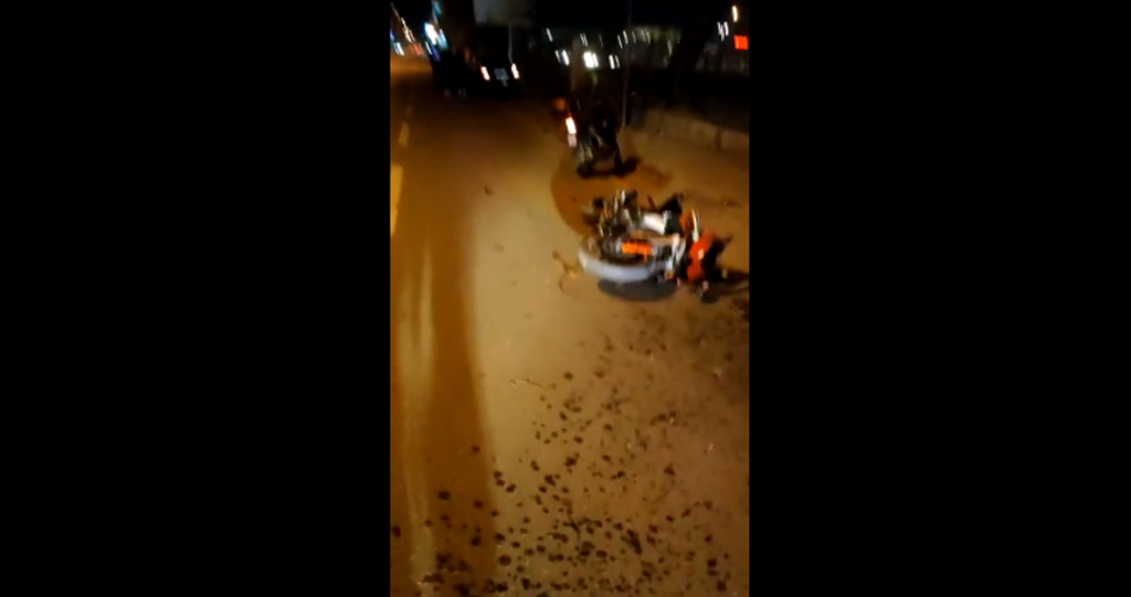 Aksident në Durrës, makina përplas motorin, i plagosuri dërgohet me urgjencë në spital
