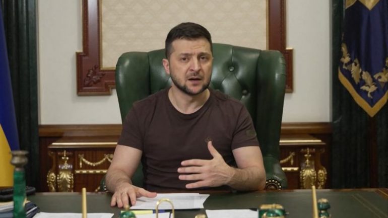 “Do e largojmë këtë përbindësh”/ Zelensky: Toka, lumenjtë, njerëzit, kur je në vendin tënd është më e lehtë për të luftuar