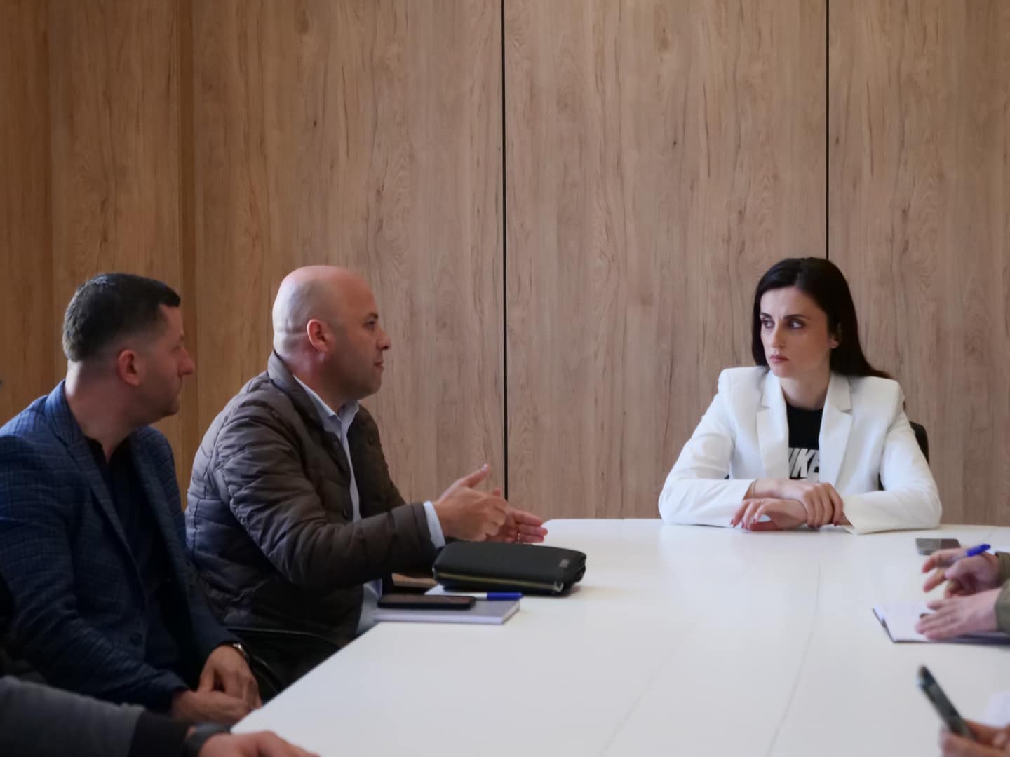 Sako nënshkruan marrëveshje bashkëpunimi me Dhomën e Tregtisë dhe Industrisë Durrës: I shërben mbrojtjes së klimës të biznesit