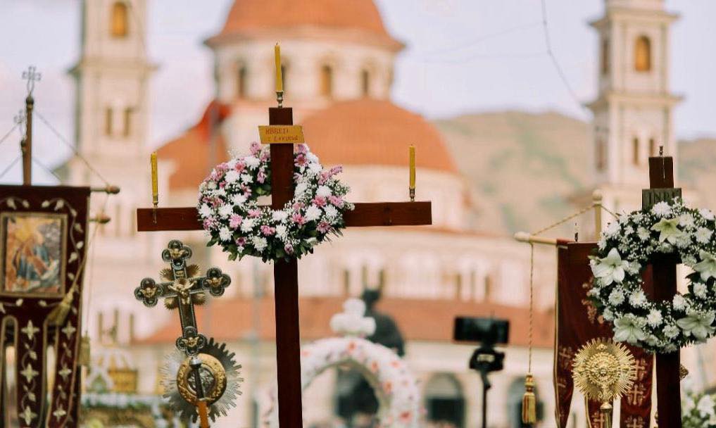 Pashkët ortodokse/ Kryeministri Edi Rama uron besimtarët