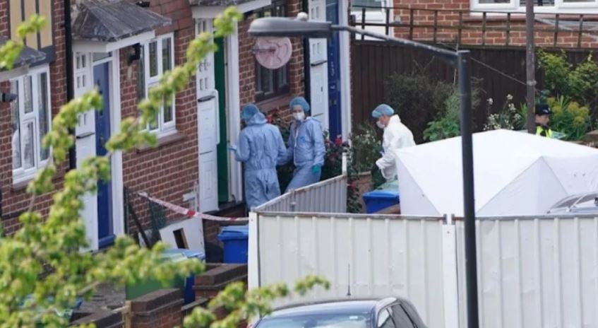 Gjenden të vrarë me thikë 4 persona brenda një shtëpie në Londër