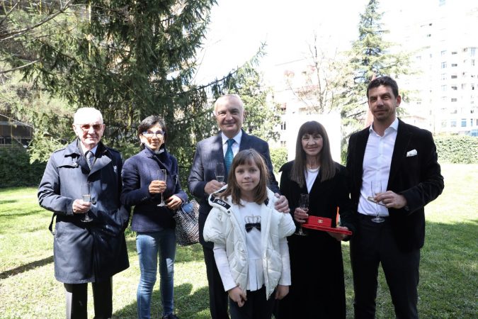 Presidenti Meta dekoron kompozitoren e mirënjohur, Lejla Agolli, i jep titullin “Mjeshtër i Madh”