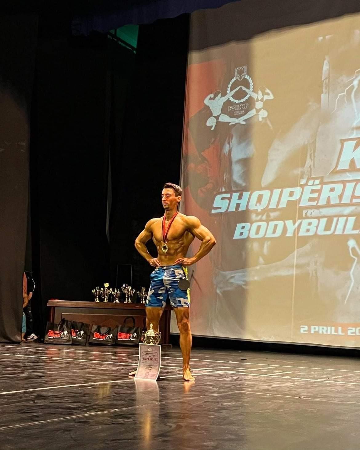 Shpallet kampion absolut mbarëkombëtar, 27-vjeçari nga Durrësi synon titullin edhe në Kampionatin Ballkanik Bodybuilding &#038; Fitness (FOTO)