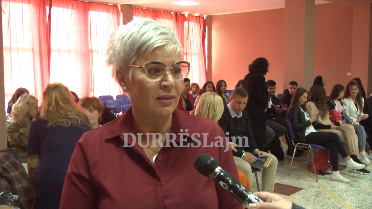 Përurohet antologjia &#8220;Pena Rinore 2021&#8221; e nxënësve të 13 shkollave të Durrësit (VIDEO)