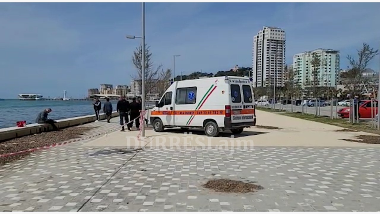 Detaje të reja nga mbytja e gruas në bregdetin e Durrësit, në shëtitore gjendet çanta e saj (VIDEO)