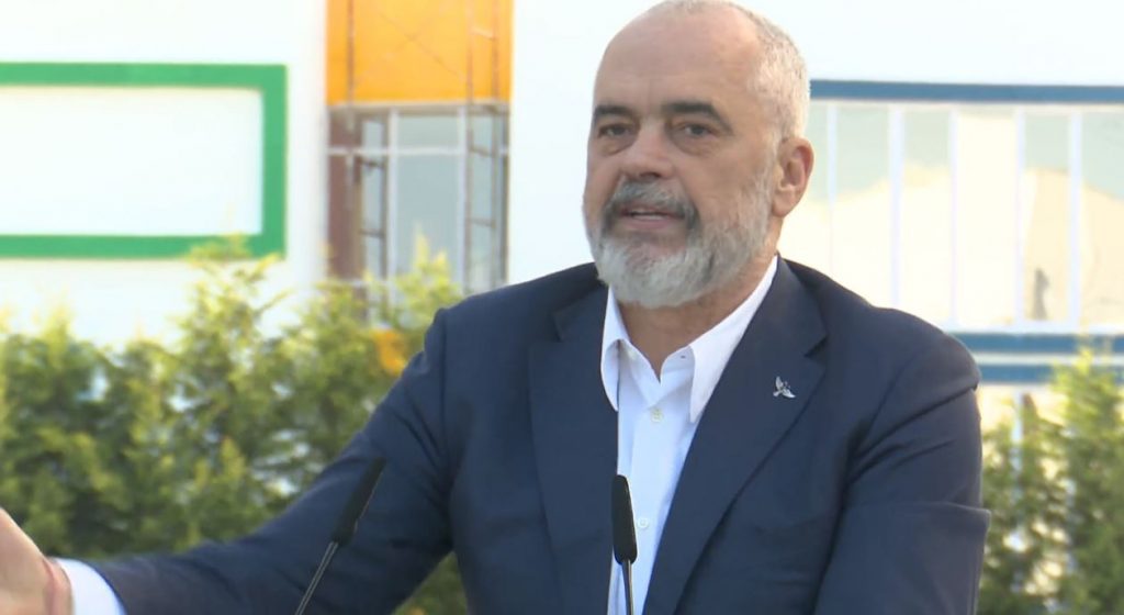 “Qeshni se po merrni shtëpi”, Rama thumbon demokratët: Janë falas dhe për ju që dukeni 4 orë larg se jeni me PD