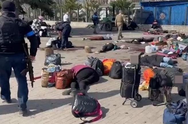 Pamje dramatike nga Ukraina, bombardimi i stacionit hekurudhor, 30 të vdekur