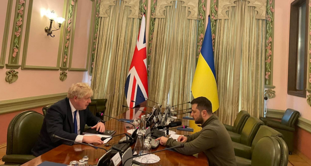 Boris Johnson vizitë “surprizë” në Kiev, takohet me Zelenskyn