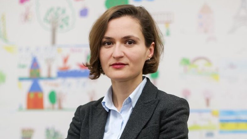 Ish-ministrja Besa Shahini bëhet nënë për herë të parë, ndan foton e ëmbël