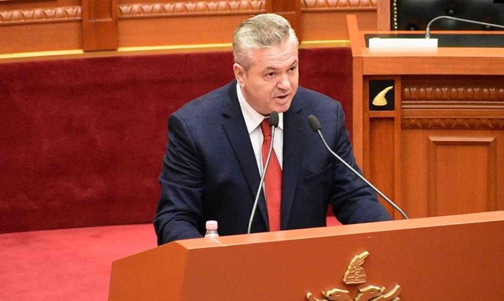 Myslym Murrizi për situatën e PD: “Lufta bëhet mes ish-sigurimsave dhe qejflinjve të ylberit”