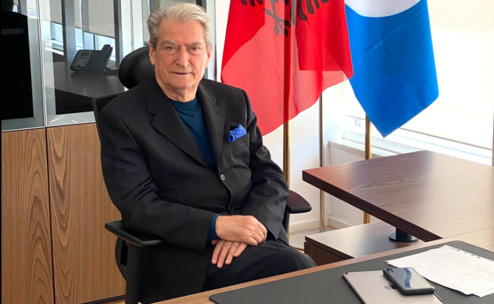 Dalin fotot, ish-kryeministri Berisha me zyrë të re në selinë e PD