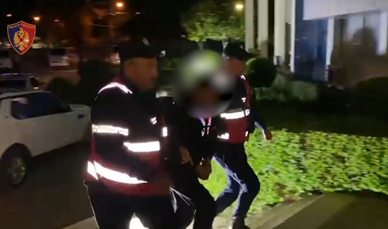 Transportonte 7 emigrantë nga vendet e treta, vihet në pranga 29-vjeçari