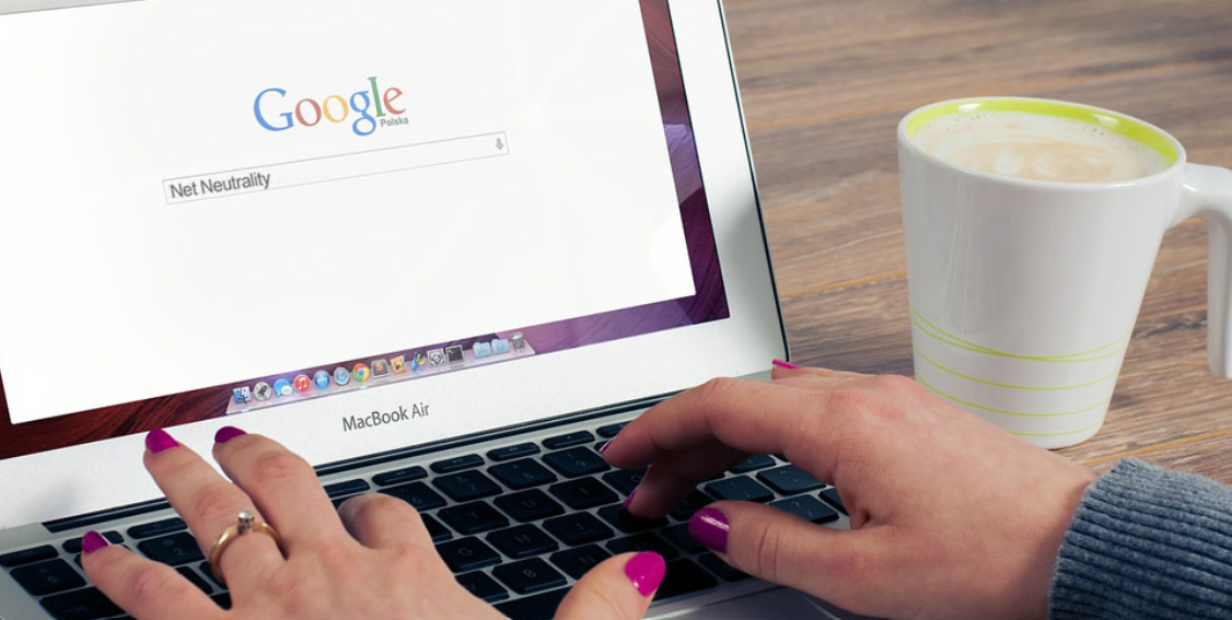 Si duhet të kërkoni në “Google” për simptomat e shëndetit, që rezultatet të mos ju frikësojnë