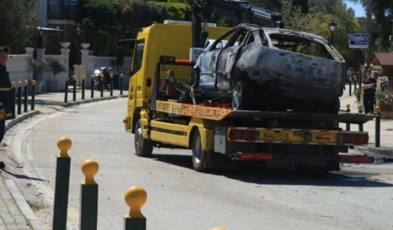 Makina me 4 të rinj shqiptarë përfshihet në aksident, digjet brenda mjetit 17-vjeçari