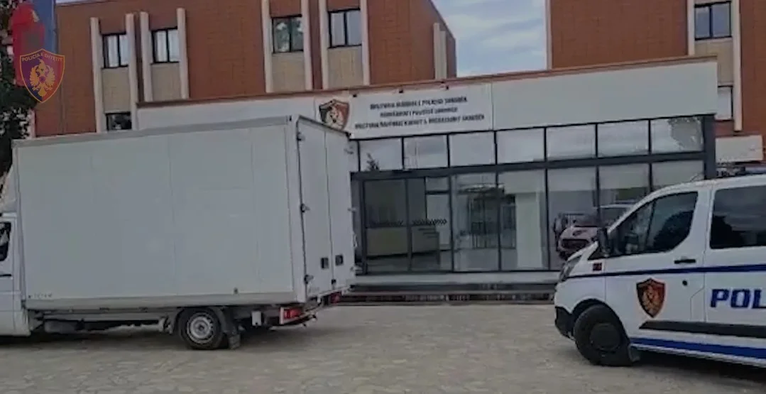 Transportonte 30 shtetas nga Bangladeshi, arrestohet 21-vjeçari nga Kruja