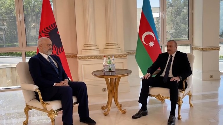 “Jemi xhelozë për Malin e Zi”/ Rama takohet me presidentin e Azerbajxhanit, pres me padurim të vini në Shqipëri
