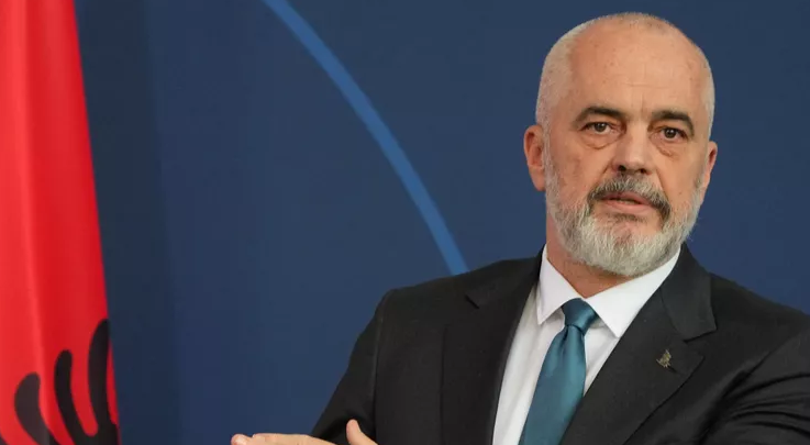 Policia gjermane shoqëron kryeministrin Rama, refuzoi mbajtjen e maskës anti-covid në avion