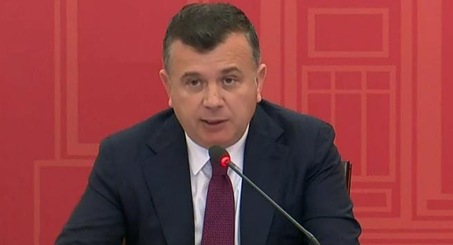 Negociata me Komisionin e Rithemelimit për presidentin e ri? Balla: Nuk i njohim në Kuvend