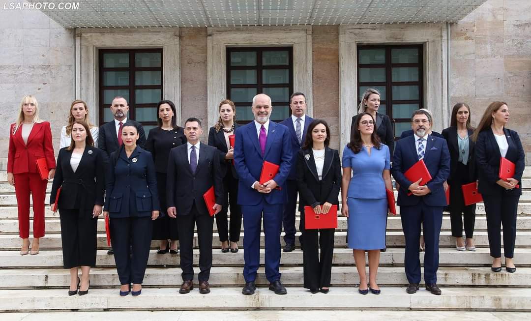 Ndryshime në qeveri/  Rama firmos emërimin e ri në ministrinë e Arsimit