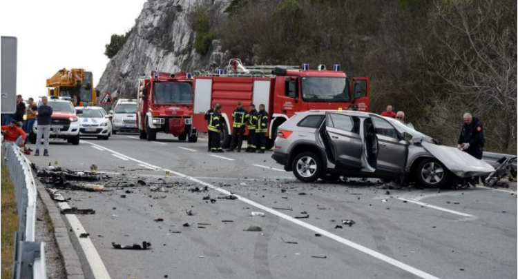 Aksident “horror” në Podgoricë, makinat përplasen “kokë më kokë”, vdesin në vend 3 persona